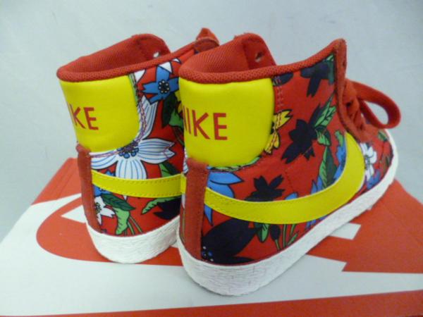 ナイキ　NIKE W BLAZER MID TEXTILE PRINTスニーカー