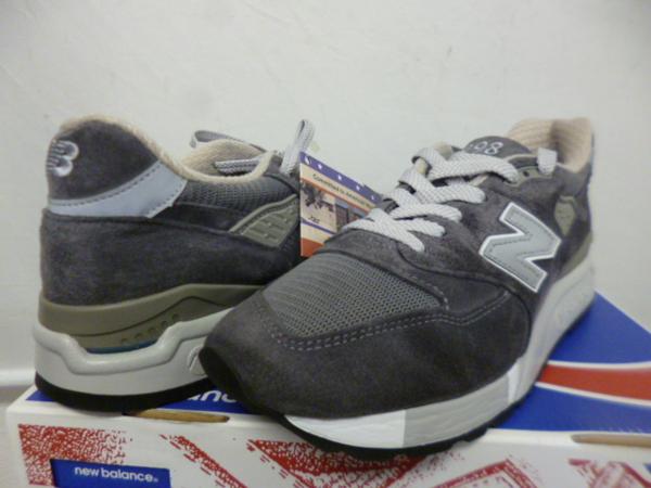 ニューバランス NEW BALANCE