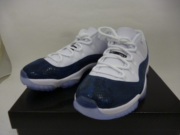 ナイキ NIKE AIR JORDAN 11 LOW LE ジョーダン SNAKE SKIN NAVY CD6846-102