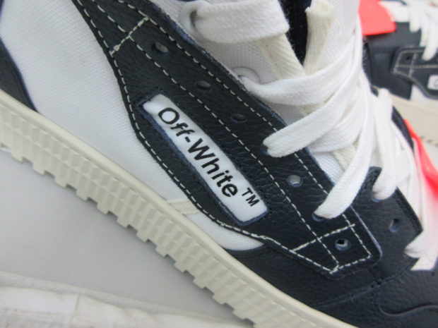 オフホワイト OFF-WHITE OFF COURT TUMBLED SNEAKER スニーカー買取りしました | アルファストリート