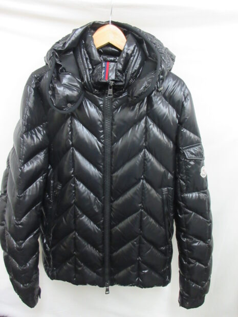 モンクレール 　MONCLER ベリア BERRIAT 999カラー　シャイニー　ダウンジャケット　