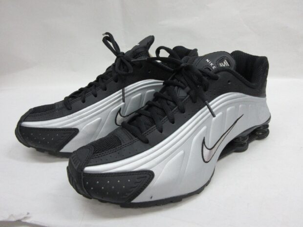 ナイキ　NIKE SHOX R4 104265-045 スニーカー　