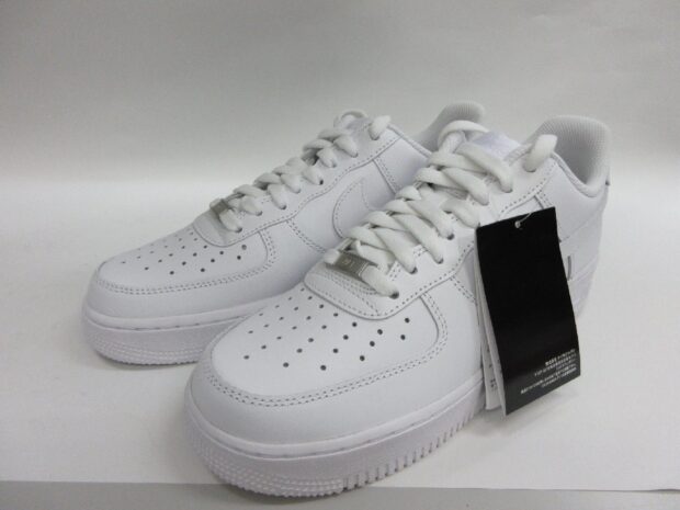 ナイキ　NIKE AIR FORCE 1 07 CW2288 111 スニーカー