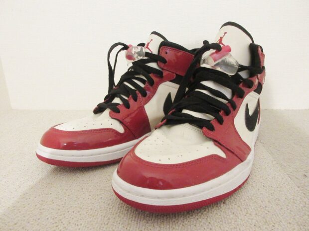 ナイキ NIKE AIR JORDAN 1 RETRO エアジョーダン パテント 136085-106　スニーカー　