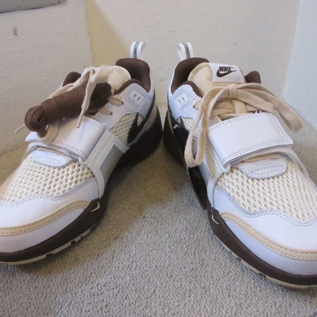 Travis Scott NIKE トラヴィススコット ナイキ ZOOM FIELD JAXX LIGHT CHOCOLATE ズームフィールド HQ3073-100 スニーカー買取しました。のイメージ