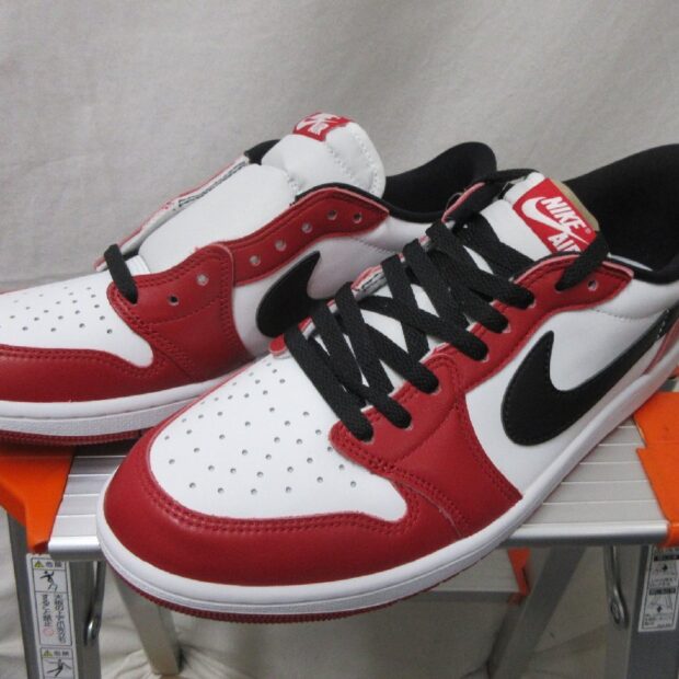 ナイキ NIKE AIR JORDAN 1 RETRO LOW OG Chicago HQ6998-600　スニーカー買取しました。のイメージ