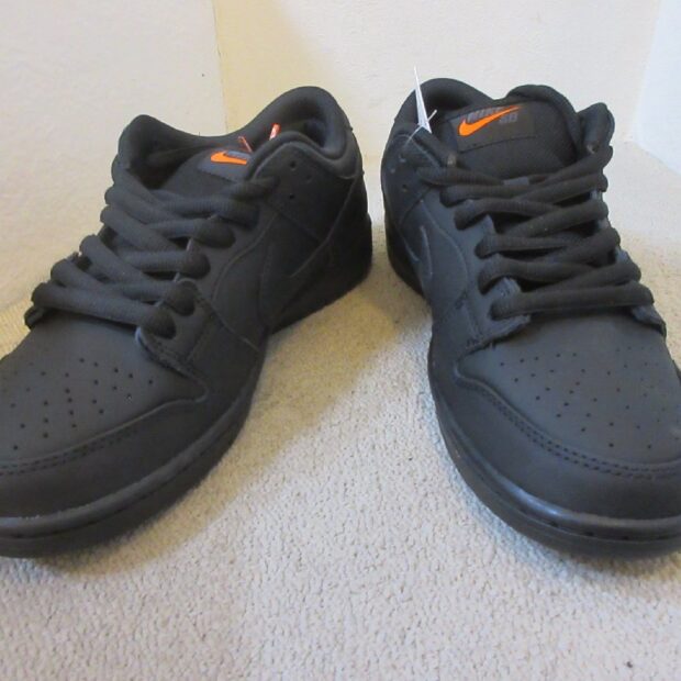 NIKE ナイキ SB DUNK LOW PRO ISO TRIPLE BLACKダンクロー プロ イソ トリプルブラック FJ1674-001スニーカー買取しました。のイメージ