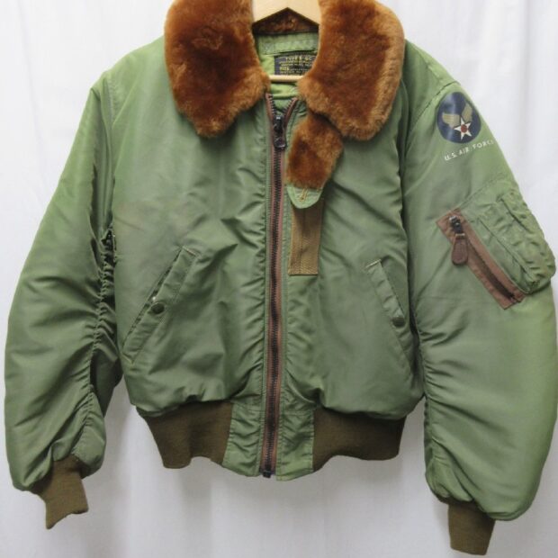buzz rickson’s バズリクソンズ B-15C フライトジャケット M11123買取しました。のイメージ